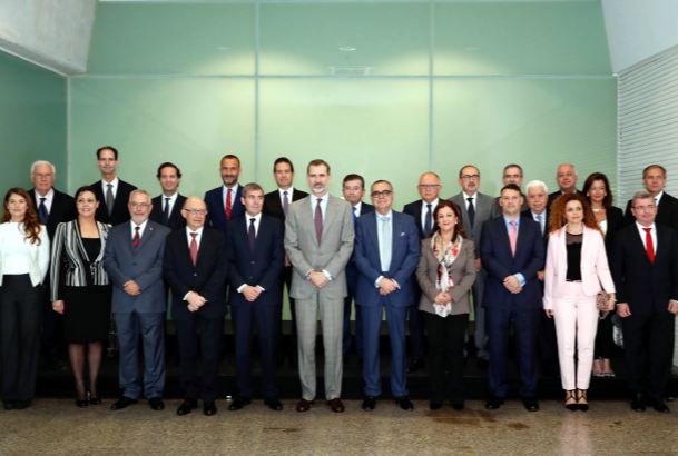 Su Majestad el Rey junto al Comité Ejecutivo de la Confederación Provincial de Empresarios de Santa Cruz de Tenerife