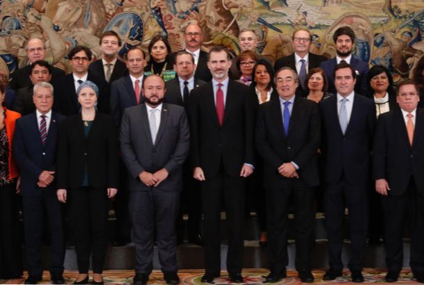 Don Felipe junto a una representación del Foro Iberoamericano de MIPYMES