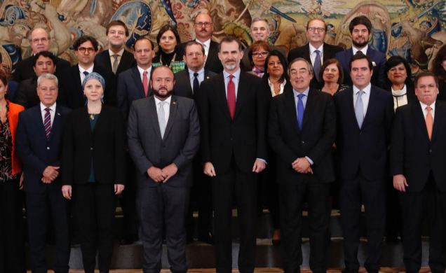 Don Felipe junto a una representación del Foro Iberoamericano de MIPYMES