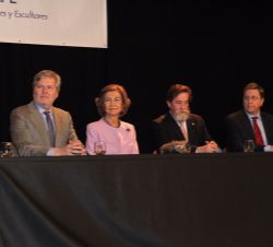 Su Majestad la Reina Doña Sofía en la mesa presidencial