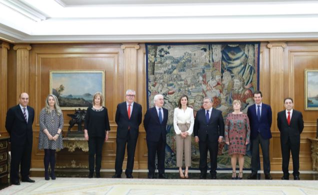 Su Majestad la Reina junto a la Comisión Permanente de UNICEF Comité Español