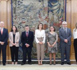 Su Majestad la Reina junto a la representación del Grupo Español de Tumores Huérfanos e Infrecuentes - GETHI, asistente a la audiencia