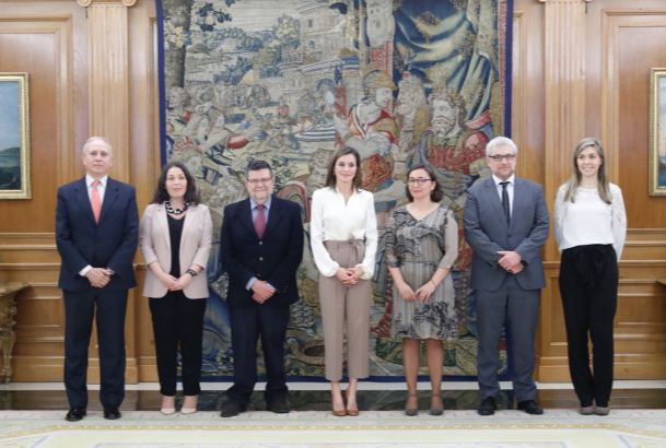 Su Majestad la Reina junto a la representación del Grupo Español de Tumores Huérfanos e Infrecuentes - GETHI, asistente a la audiencia