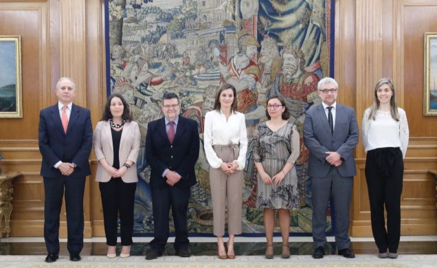 Su Majestad la Reina junto a la representación del Grupo Español de Tumores Huérfanos e Infrecuentes - GETHI, asistente a la audiencia