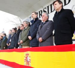 Su Majestad el Rey durante el minuto de silencio en recuerdo de las víctimas de los atentados del 11 de marzo de 2004