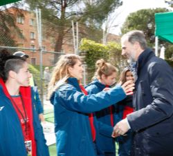 Su Majestad el Rey el Rey saludó a las jugadoras de la selección femenina de rugby XV