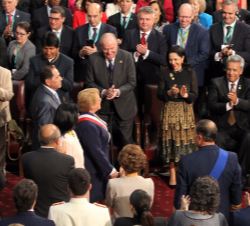 Don Juan Carlos en el momento de la entrada en la sede del Congreso Nacional de la Presidenta saliente, Michelle Bachelet