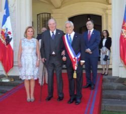 Su Majestad el Rey Don Juan Carlos junto al Presidente de la República de Chile y señora María Cecilia Morel Montes