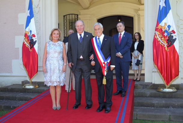Su Majestad el Rey Don Juan Carlos junto al Presidente de la República de Chile y señora María Cecilia Morel Montes