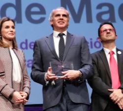 Doña Letizia entregó el Premio al mejor proyecto de Formación en Enfermedades Raras: CONSEJERÍA DE SANIDAD DE LA COMUNIDAD DE MADRID, recoge el premio