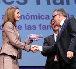 Doña Letizia entregó el Premio Autonómico a la mejor iniciativa en favor de la mejora de la calidad de vida de las familias: SOCIEDAD EXTREMEÑA DE ENF