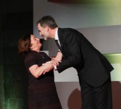 Su Majestad el Rey entrega el galardón a María de los Ángeles Rodríguez Suárez, Medalla de Oro Olímpica en Hockey sobre hierba