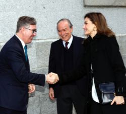 Su Majestad la Reina recibe el saludo del secretario de Estado de Educación, Formación Profesional y Universidades, Marcial Marín