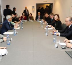 Doña Letizia durante la reunión en el Teatro Real
