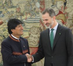 Su Majestad el Rey junto a Su Excelencia el Presidente del Estado Plurinacional de Bolivia, Sr. Evo Morales Ayma