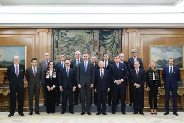 Su Majestad el Rey con la Junta de Gobierno de la Fundación Independiente