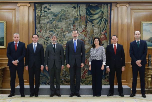 Su Majestad el Rey con la Junta Directiva de Colegios Mayores