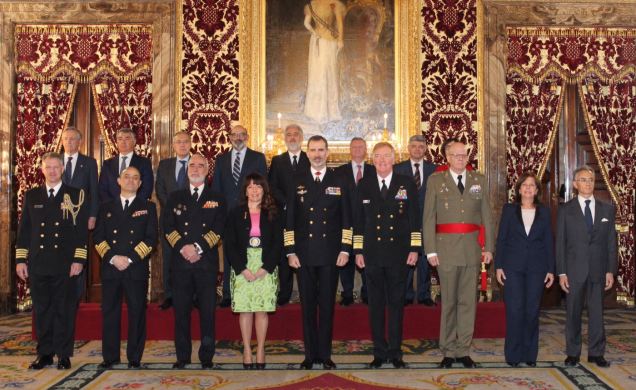 Fotografía de grupo de Su Majestad el Rey con una comisión “The Legacy. El Legado español en los Estados Unidos de América”