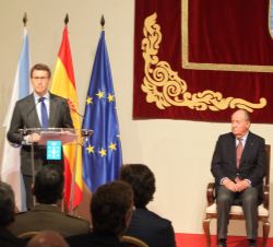 Su Majestad el Rey Don Juan Carlos durante la intervención del presidente de la Xunta de Galicia, Alberto Núñez Feijóo