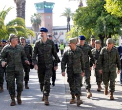 Su Majestad el Rey durante su visita al Regimiento de Guerra Electrónica nº 32