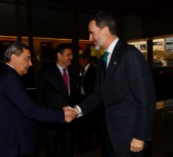 Su Majestad el Rey recibe el saludo del fiscal general del Estado, Julián Sánchez Melgar
