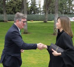 Su Majestad la Reina recibe el saludo del secretario de Estado de Educación, Formación Profesional y Universidades, Marcial Marín