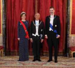 Sus Majestades los Reyes junto a Su Excelencia Marcelo Rebelo de Sousa, Presidente de la República Portuguesa, en el Salón de Teniers