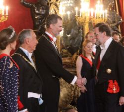 Su Majestad el Rey recibe el saludo del presidente del Gobierno, Mariano Rajoy
