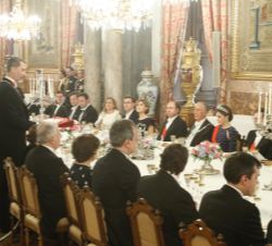 Su Majestad el Rey durante su intervención, momentos antes del comienzo de la Cena de Gala