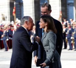 Sus Majestades los Reyes reciben a su llegada al Palacio Real de Madrid a Su Excelencia el Presidente de la República Portuguesa, Marcelo Rebelo de So