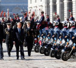 Su Majestad el Rey y Su Excelencia el Presidente de la República Portuguesa, Marcelo Rebelo de Sousa, durante la revista al batallón de la Guardia Rea