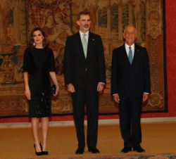 Sus Majestades los Reyes junto al Presidente de la República de Portugal, Marcelo Rebelo de Sousa