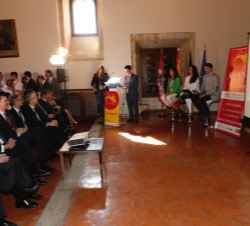 Su Majestad el Rey y el Presidente de Portugal en primera fila de asientos duante la presentacion de cuatro proyectos, dos españoles y dos portugueses