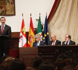 Su Majestad el Rey durante su intervención en el acto solemne en el marco del 800 aniversario de la Universidad de Salamanca
