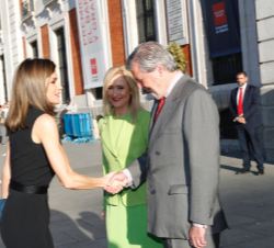 Su Majestad la Reina saluda al ministro de Educación, Cultura y Deporte, Iñigo Méndez Vigo