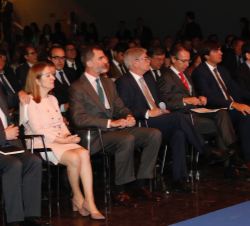 Don Felipe en la primera fila de asientos