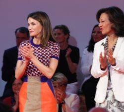 Su Majestad la Reina junto a la presidenta del Grupo Santander, Ana Botín
