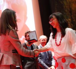 Su Majestad la Reina entrega la Medalla de Oro de CRE a la Fundación BIODIVERSIDAD