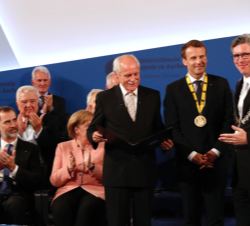 Entrega del "Premio Internacional Carlomagno 2018" al presidente de la República Francesa, Emmanuel Macron