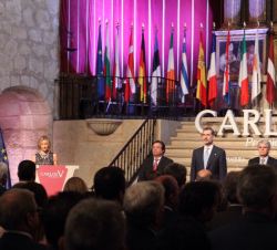 Don Felipe durante la interpretación del Himno de Europa