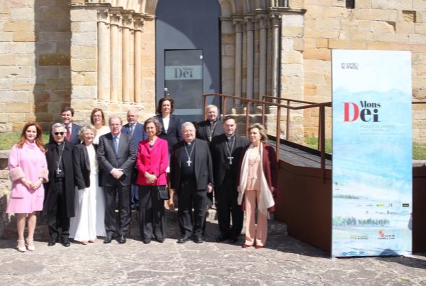 Su Majestad la Reina Doña Sofía en una foto de Grupo