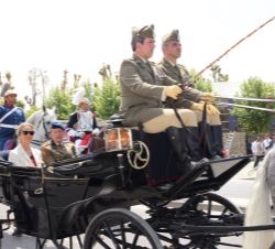 Su Alteza Real la Infanta Doña Elena se traslada a la pista de exhibición del Depósito de Sementales en coche de caballos