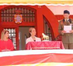 Doña Elena durante las palabras del Coronel Jefe de la Guardia Real tras recibir el Premio "Caballo de Oro 2017" otorgado a la Guardia Real