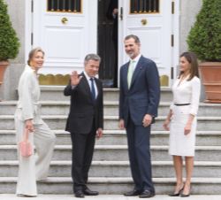 Don Felipe y Doña Letizia, acompañados del Presidente de la República de Colombia, Sr. Juan Manuel Santos Calderón y la Sra. María Clemencia Rodríguez