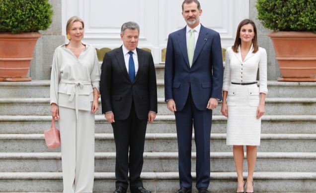 Sus Majestades los Reyes junto al Presidente de la República de Colombia, Sr. Juan Manuel Santos Calderón y la Sra. María Clemencia Rodríguez de Santo