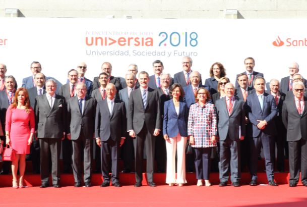 Su Majestad el Rey y Su Excelencia Marcelo Rebelo de Sousa junto a las autoridades asistentes a 