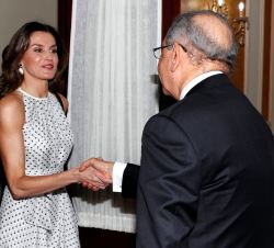 Su Majestad la Reina es recibida por el Presidente de la República Dominicana, Danilo Medina