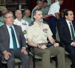 Su Majestad el Rey en el aula durante la presentación de actividades y desarrollo lectivo del Colegio