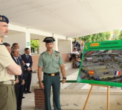 En el campo de deportes, Don Felipe, presenció las prácticas de control policial mixto