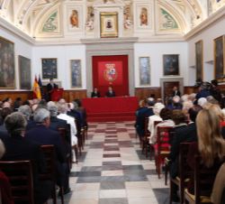Vista de las Salas Capitulares durante el discurso del presidente del Real Consejo de las Órdenes de Santiago, Calatrava, Alcántara y Montesa y presid